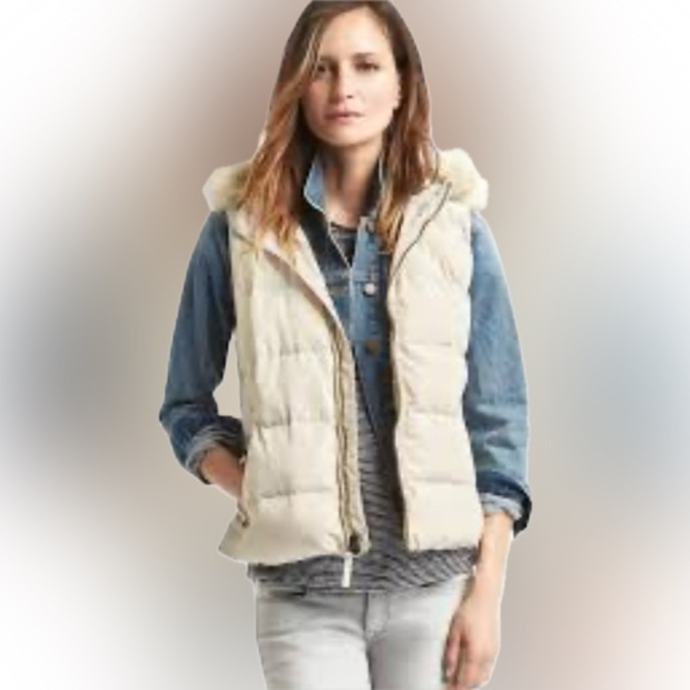 Gap Down Puffer Cold Control Max Hoodie Vest. Medium. Faux Fur Hood. Preowned
